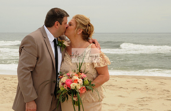 beach kiss
